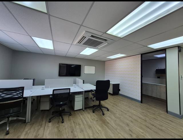 110M² OFFICE TO LET IN DUNKELD WEST